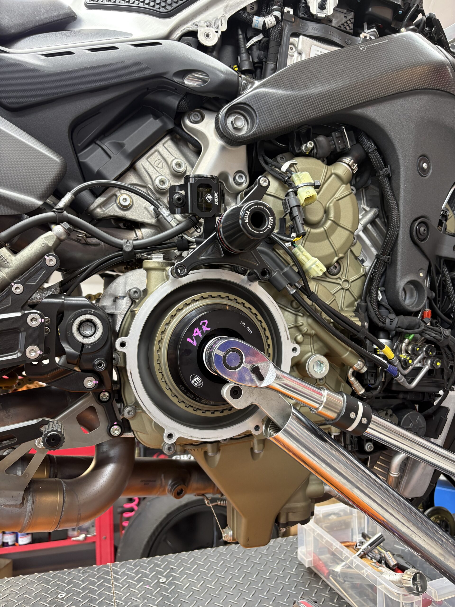 Panigale V4R × STM